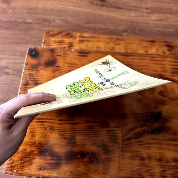 Creepy Magic Tricks & Glow-In-The-Dark Illusions Paperback Book - Picture 7 of 7